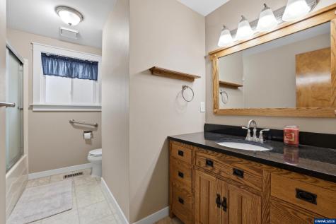 1967 Astor Way Woodburn OR 97071