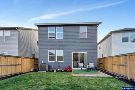 427 Lost Lake Street NE Salem OR 97301