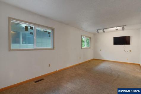 1869 May Street NE Keizer OR 97303