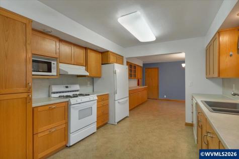 1869 May Street NE Keizer OR 97303