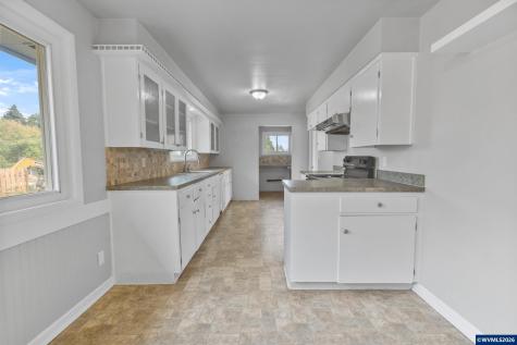 210 Walnut Drive S Monmouth OR 97361