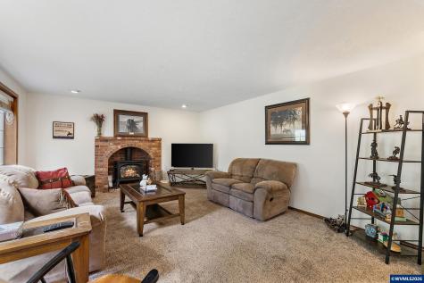 5935 Smoketree Drive SE Salem OR 97306
