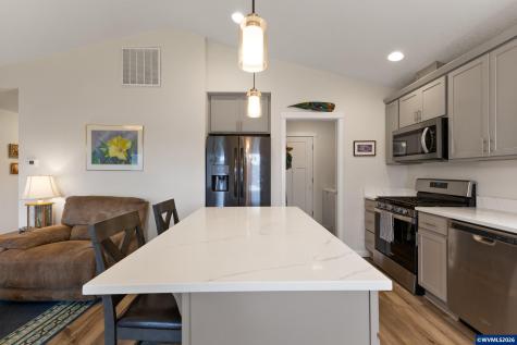 2045 SE Academy Street Dallas OR 97338
