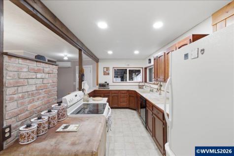 1115 Juniper Street Sweet Home OR 97386
