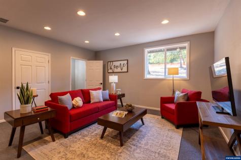 990 Pippa Lane Philomath OR 97370