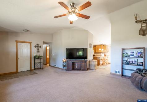 39042 Mount Hope Drive Lebanon OR 97355