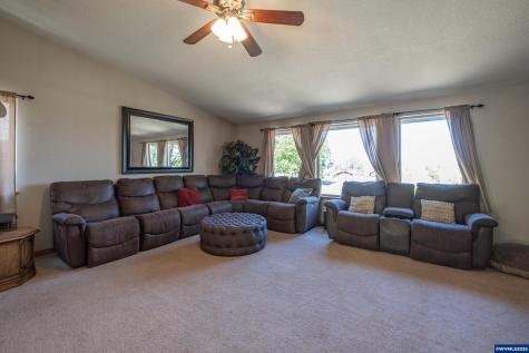 39042 Mount Hope Drive Lebanon OR 97355