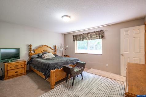 39042 Mount Hope Drive Lebanon OR 97355