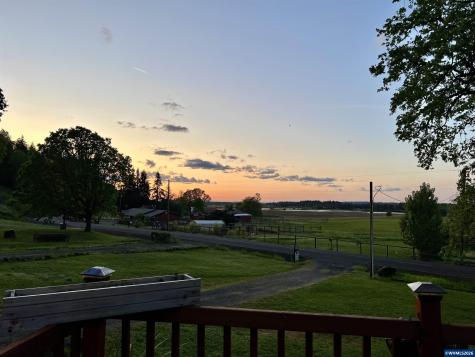 39042 Mount Hope Drive Lebanon OR 97355