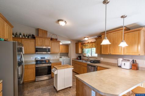 39042 Mount Hope Drive Lebanon OR 97355