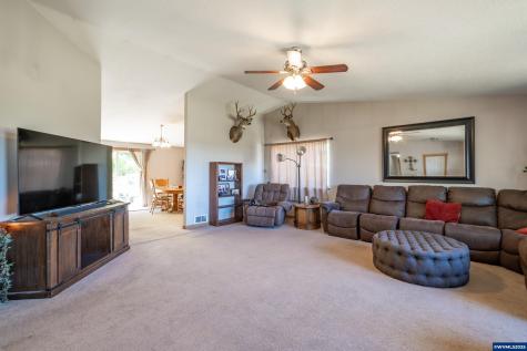 39042 Mount Hope Drive Lebanon OR 97355