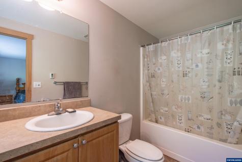 39042 Mount Hope Drive Lebanon OR 97355