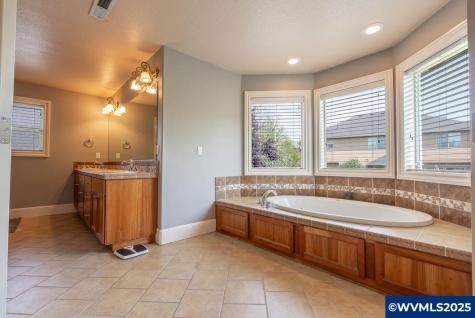 2757 Islander Avenue NW Salem OR 97304