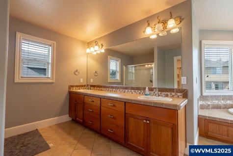 2757 Islander Avenue NW Salem OR 97304