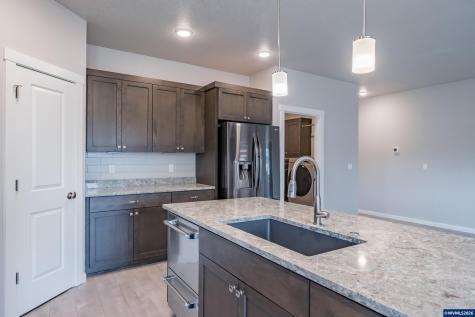 1531 SE Barberry Avenue Dallas OR 97338