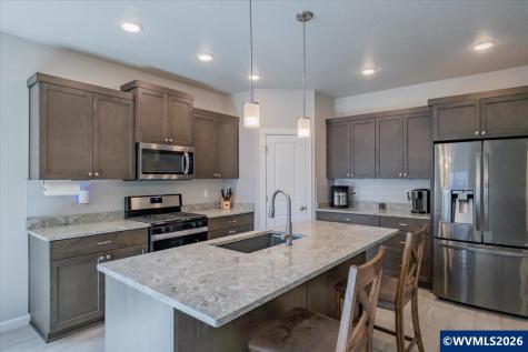 1531 SE Barberry Avenue Dallas OR 97338