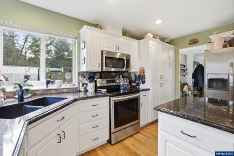 2033 West Park Court NW Salem OR 97304