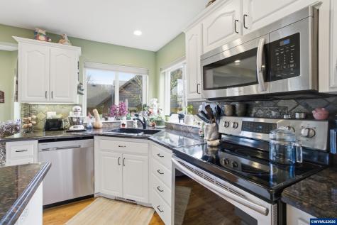 2033 West Park Court NW Salem OR 97304