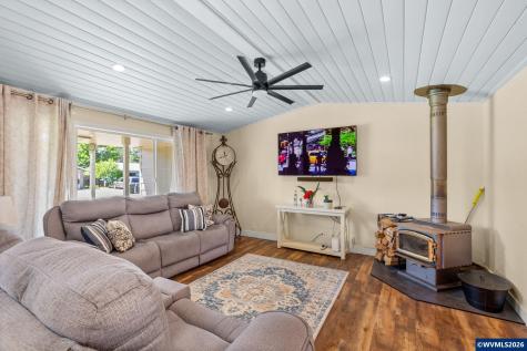 1385 River Bend Road NW Salem OR 97304