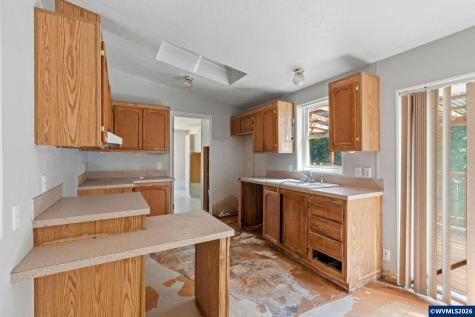 136 E Hillcrest Drive Eugene OR 97404