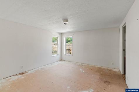 136 E Hillcrest Drive Eugene OR 97404