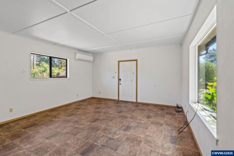 136 E Hillcrest Drive Eugene OR 97404