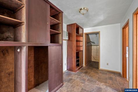 136 E Hillcrest Drive Eugene OR 97404