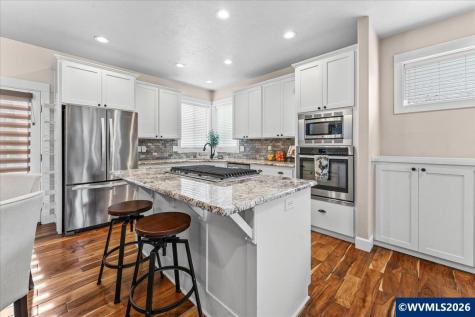 1700 Webb Lake Drive NE Silverton OR 97381