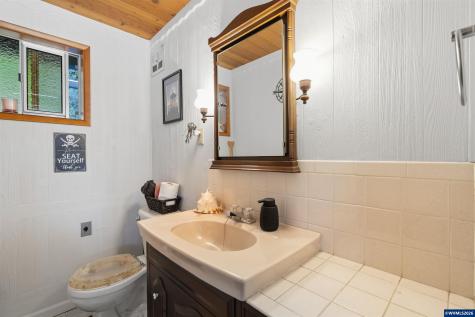 1995 N Bayview Road Waldport OR 97394