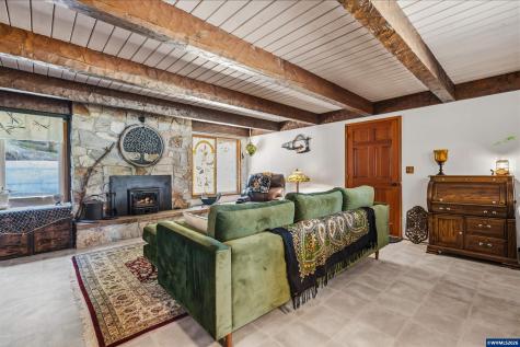 1995 N Bayview Road Waldport OR 97394