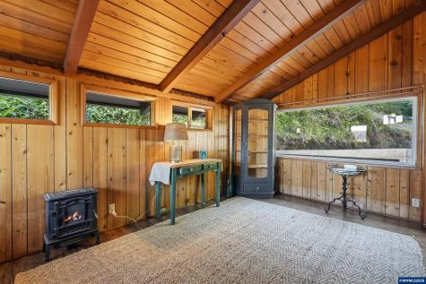 1995 N Bayview Road Waldport OR 97394