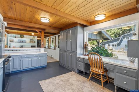 1995 N Bayview Road Waldport OR 97394