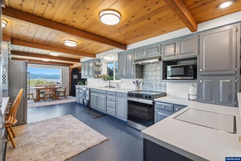1995 N Bayview Road Waldport OR 97394