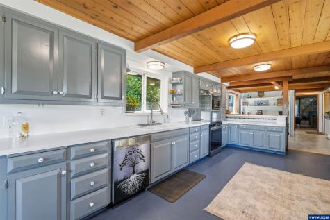 1995 N Bayview Road Waldport OR 97394