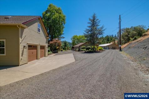 106 Green Valley Road Oakland OR 97462