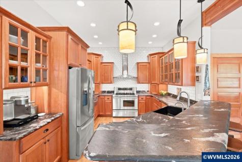 106 Green Valley Road Oakland OR 97462