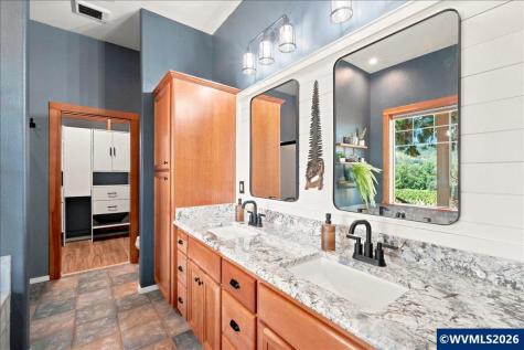106 Green Valley Road Oakland OR 97462