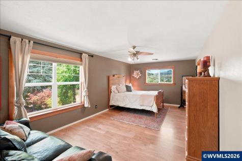 106 Green Valley Road Oakland OR 97462