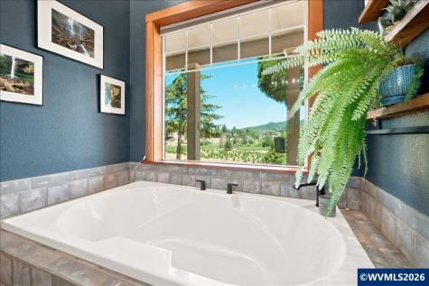 106 Green Valley Road Oakland OR 97462