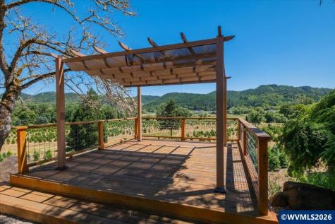 106 Green Valley Road Oakland OR 97462