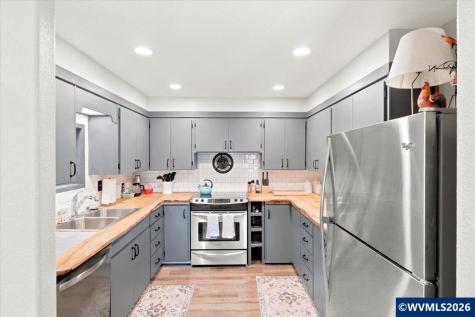 106 Green Valley Road Oakland OR 97462