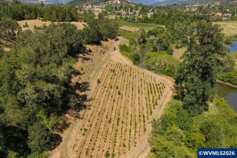 106 Green Valley Road Oakland OR 97462