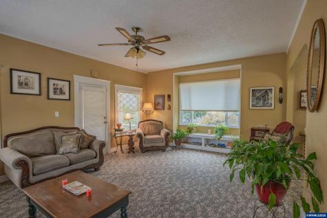 1925 River Road Lebanon OR 97355