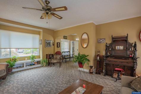 1925 River Road Lebanon OR 97355