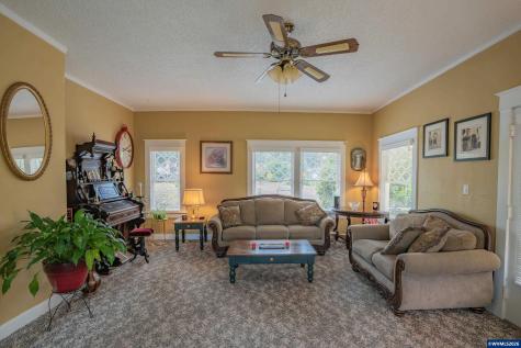 1925 River Road Lebanon OR 97355