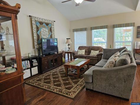 6120 Fairbanks Street SE Salem OR 97306