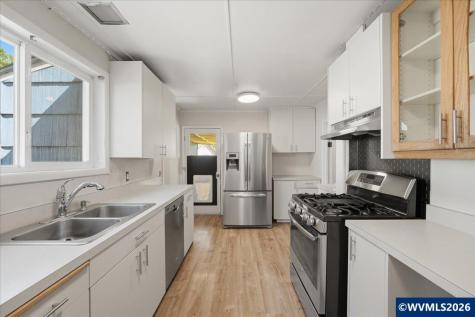 777 1/2 E Milton Street Lebanon OR 97355