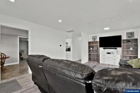 2632 Hill Street SE Albany OR 97322-4627