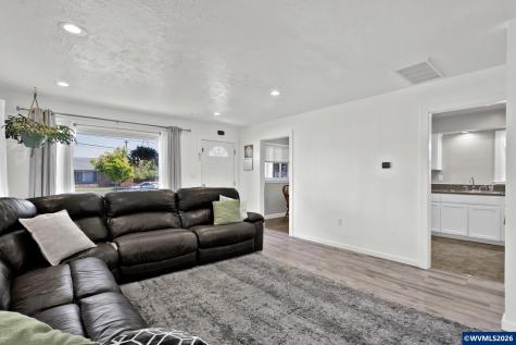 2632 Hill Street SE Albany OR 97322-4627