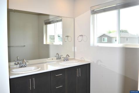 603 Pickering Lane Woodburn OR 97071